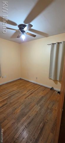 30 W Maxlow Avenue, Hazel Park, MI 48030