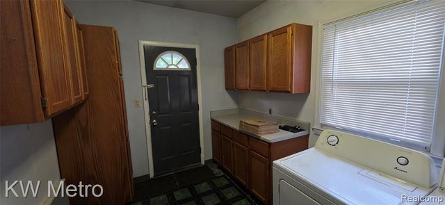 30 W Maxlow Avenue, Hazel Park, MI 48030