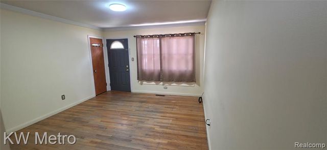 30 W Maxlow Avenue, Hazel Park, MI 48030
