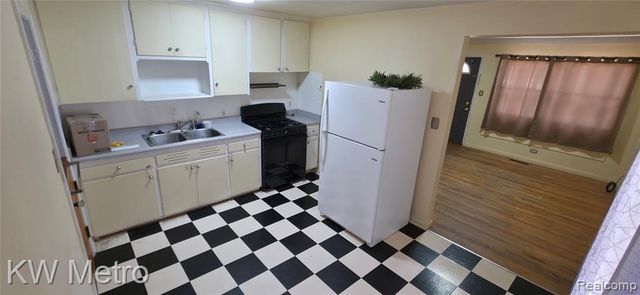 30 W Maxlow Avenue, Hazel Park, MI 48030