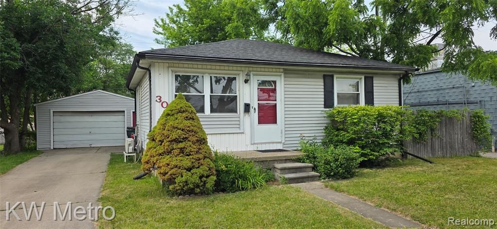 30 W Maxlow Avenue, Hazel Park, MI 48030