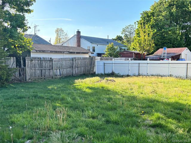 245 Garden Street, Westbury, NY 11590