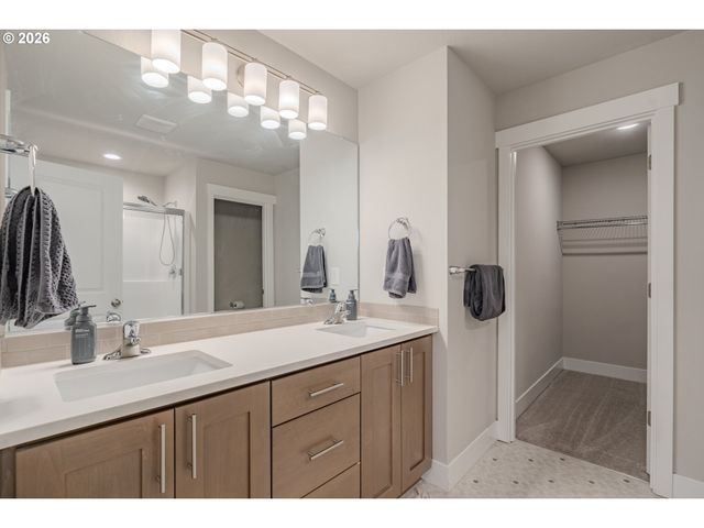 8738 N 1ST St, Ridgefield, WA 98642