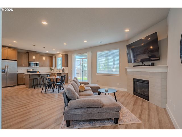 8738 N 1ST St, Ridgefield, WA 98642