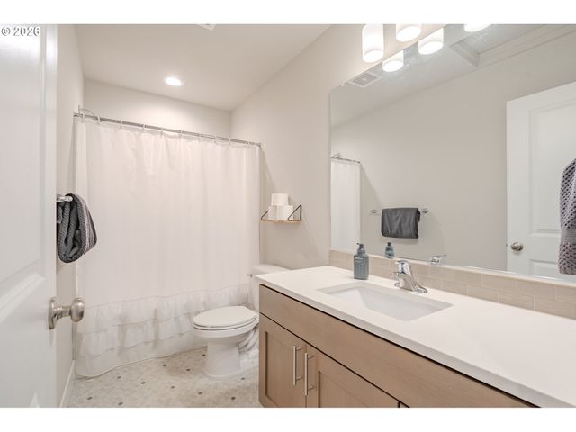 8738 N 1ST St, Ridgefield, WA 98642