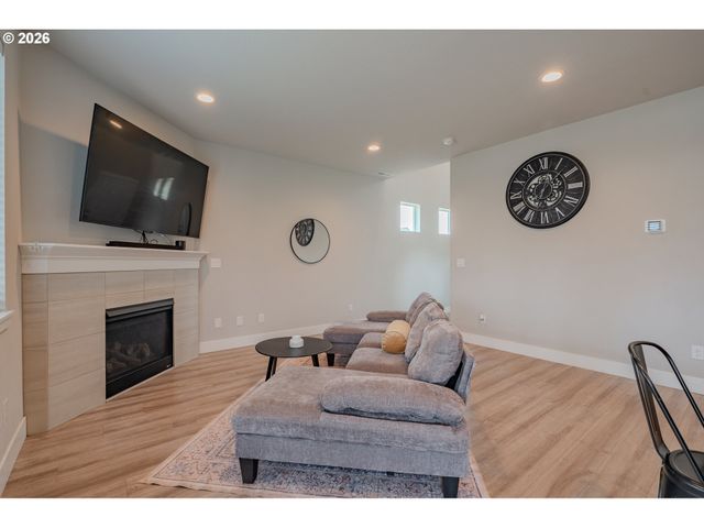 8738 N 1ST St, Ridgefield, WA 98642