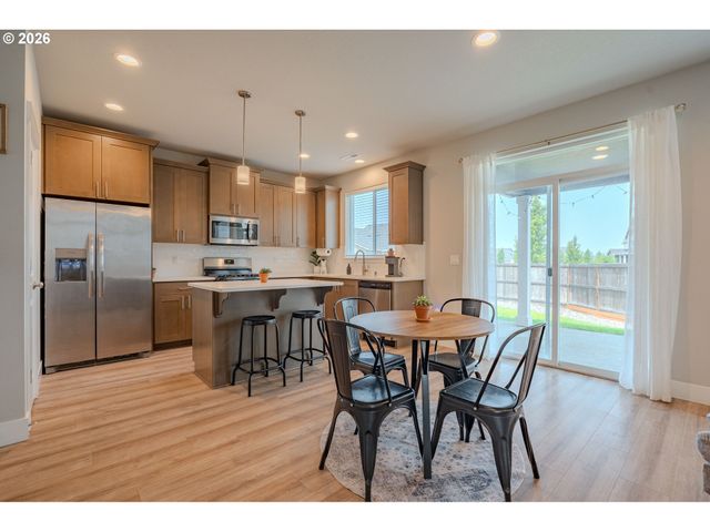 8738 N 1ST St, Ridgefield, WA 98642