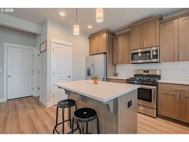 8738 N 1ST St, Ridgefield, WA 98642