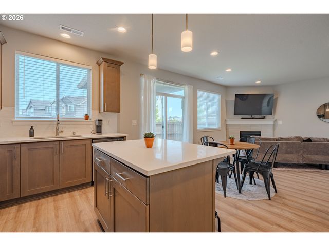 8738 N 1ST St, Ridgefield, WA 98642