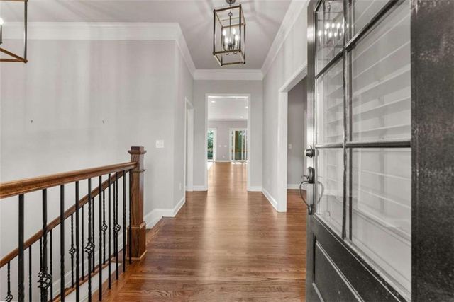 5420 Fishermans Cove, Gainesville, GA 30506