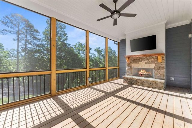 5420 Fishermans Cove, Gainesville, GA 30506