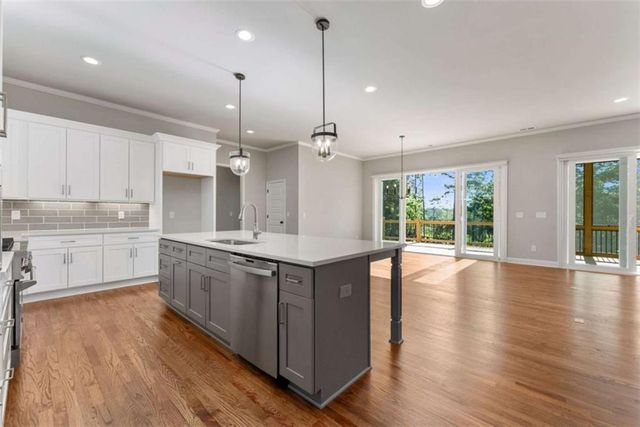 5420 Fishermans Cove, Gainesville, GA 30506