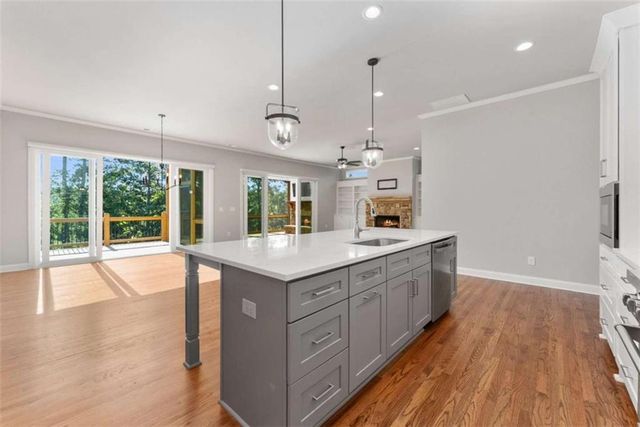 5420 Fishermans Cove, Gainesville, GA 30506