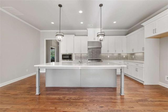 5420 Fishermans Cove, Gainesville, GA 30506