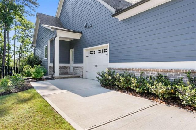5420 Fishermans Cove, Gainesville, GA 30506