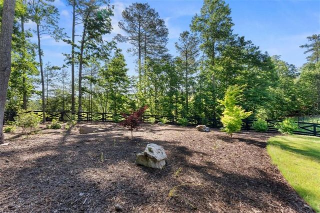5420 Fishermans Cove, Gainesville, GA 30506