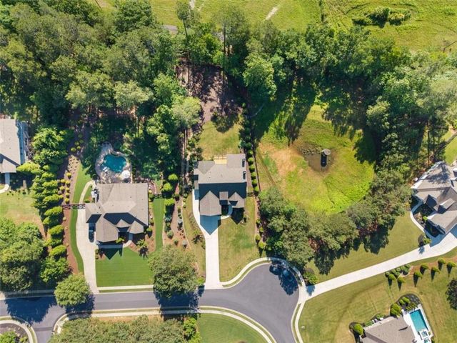 5420 Fishermans Cove, Gainesville, GA 30506