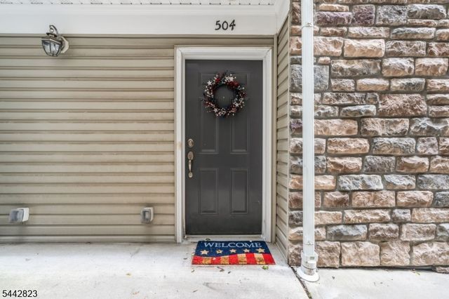 504 Lopez Ln, Morris Plains Boro, NJ 07950