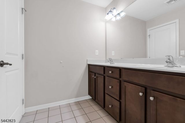 504 Lopez Ln, Morris Plains Boro, NJ 07950