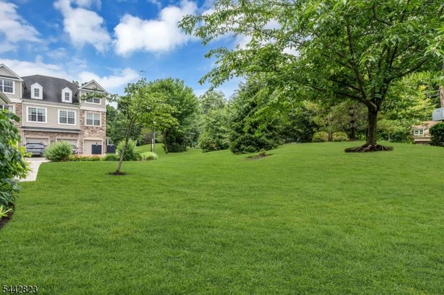 504 Lopez Ln, Morris Plains Boro, NJ 07950