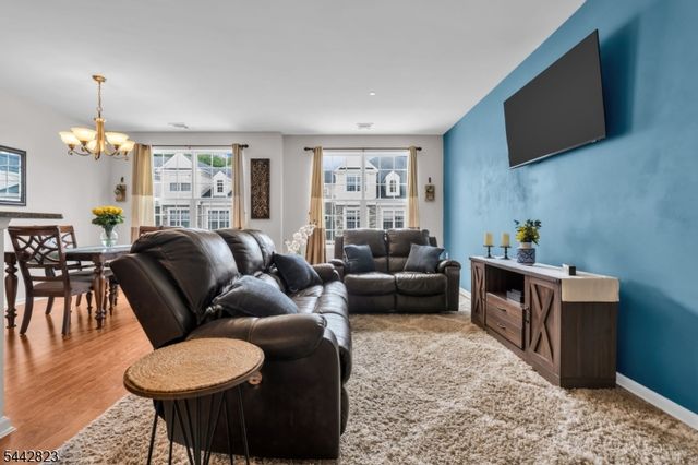 504 Lopez Ln, Morris Plains Boro, NJ 07950