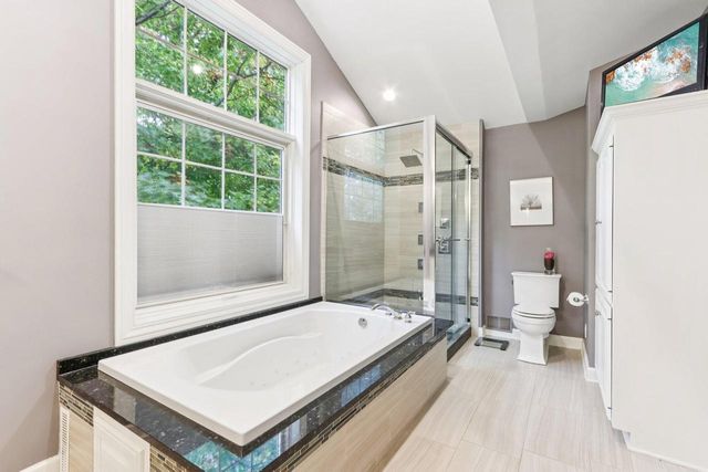 18160 Kestrel COURT, Brookfield, WI 53045