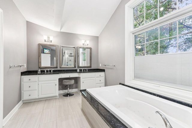 18160 Kestrel COURT, Brookfield, WI 53045