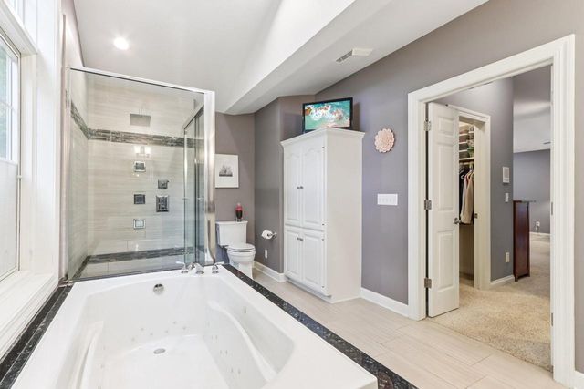 18160 Kestrel COURT, Brookfield, WI 53045