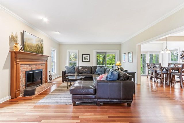 18160 Kestrel COURT, Brookfield, WI 53045