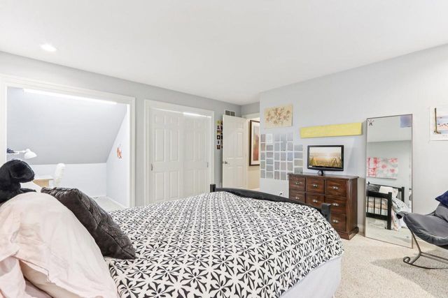 18160 Kestrel COURT, Brookfield, WI 53045