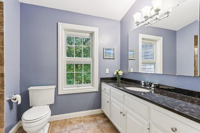 18160 Kestrel COURT, Brookfield, WI 53045