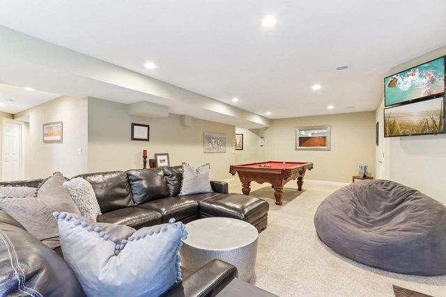 18160 Kestrel COURT, Brookfield, WI 53045