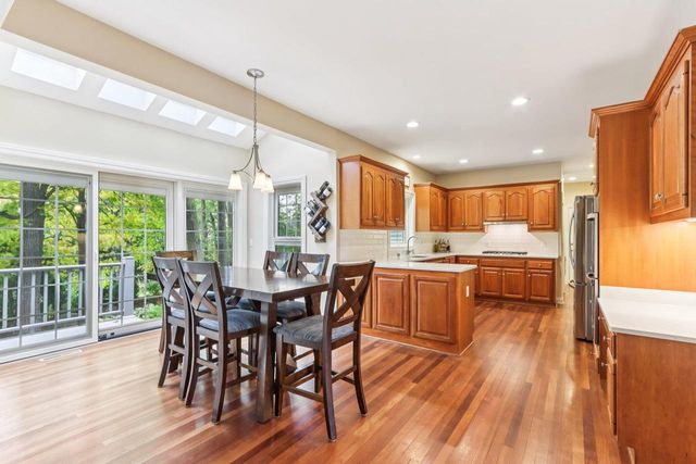 18160 Kestrel COURT, Brookfield, WI 53045