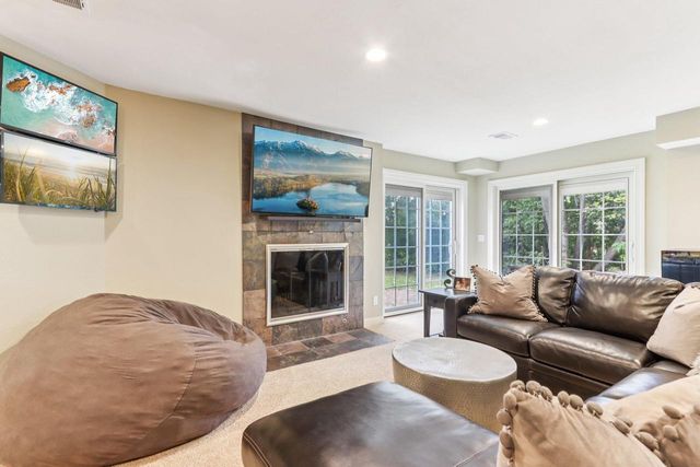 18160 Kestrel COURT, Brookfield, WI 53045