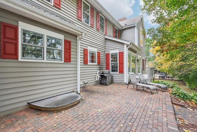 18160 Kestrel COURT, Brookfield, WI 53045
