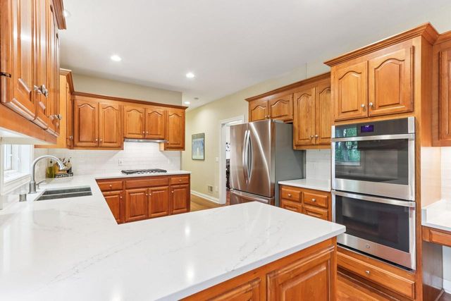 18160 Kestrel COURT, Brookfield, WI 53045