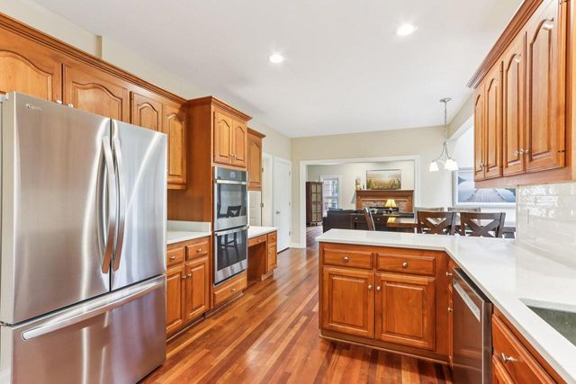 18160 Kestrel COURT, Brookfield, WI 53045