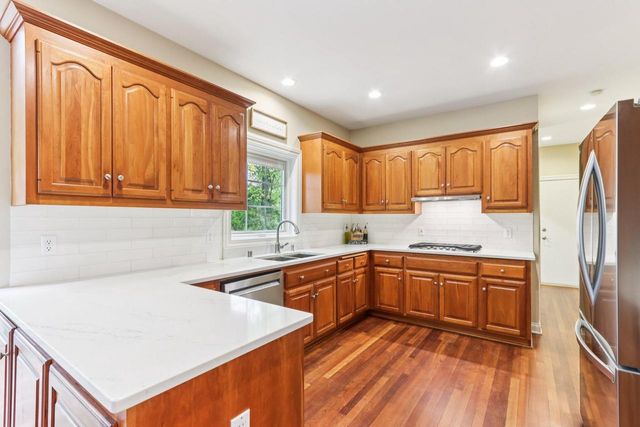 18160 Kestrel COURT, Brookfield, WI 53045