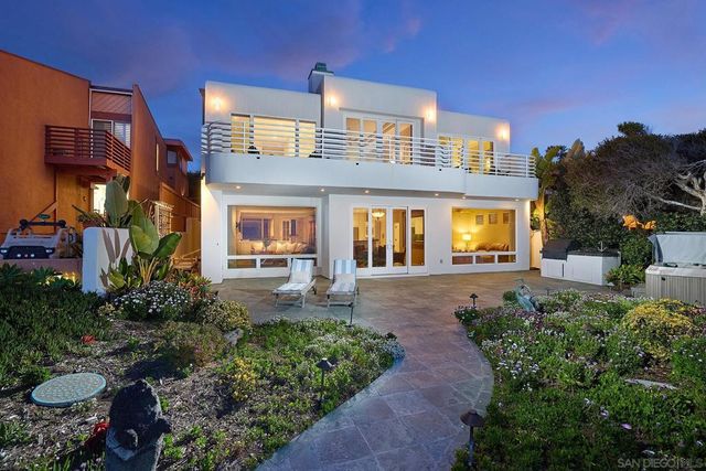 1630 Neptune Avenue, Encinitas, CA 92024