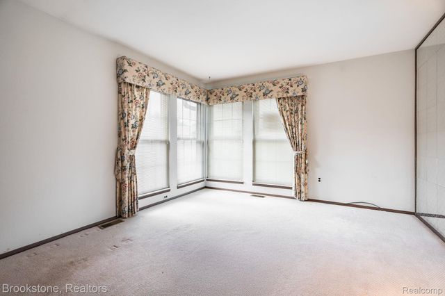 2808 Roundtree Drive, Troy, MI 48083