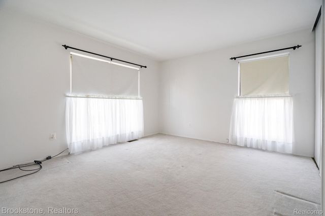 2808 Roundtree Drive, Troy, MI 48083