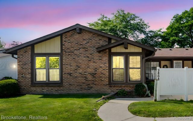 2808 Roundtree Drive, Troy, MI 48083