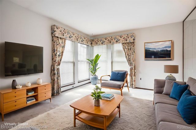 2808 Roundtree Drive, Troy, MI 48083