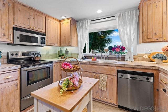 720 Sky Mountain Lane, Alpine, CA 91901
