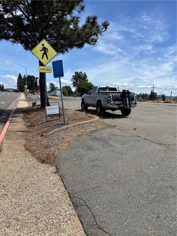 Image 2 of property listing at 5538 Skyway, Paradise, CA 95969