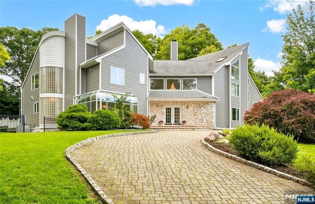 14 James Brite Circle, Mahwah, NJ 07430