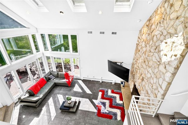 14 James Brite Circle, Mahwah, NJ 07430