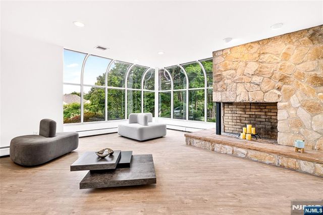14 James Brite Circle, Mahwah, NJ 07430