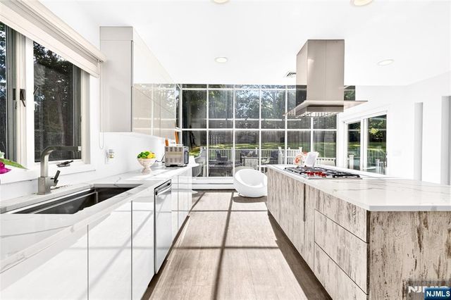 14 James Brite Circle, Mahwah, NJ 07430
