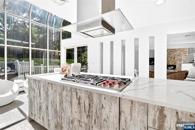 14 James Brite Circle, Mahwah, NJ 07430